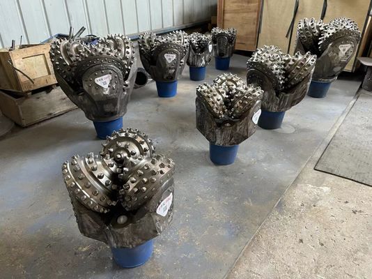 Wyposażenie fabryczne Bezpośrednio 393.7mm 15 1/2 cali IADC537 Tci Tricone Drill Bit